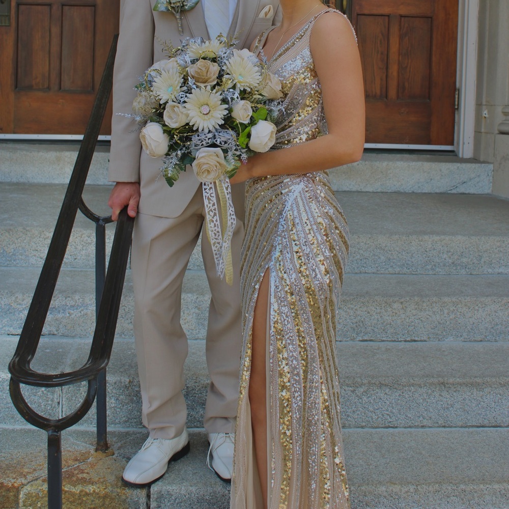 Selling this BEAUTIFUL GOLD DRESS from Ozakke…I paid roughly 200 overall.